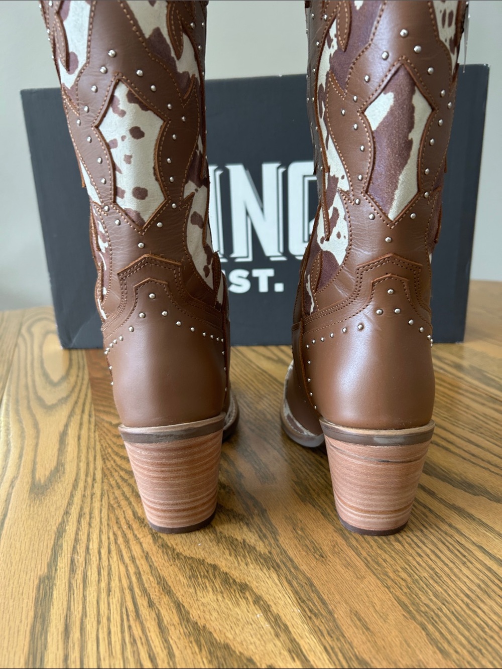 dingo Untamed Leather Wester Boots with heel, Brown Cow Print, size 7.5, NIB - Picture 8 of 13